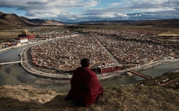 Đời sống khó khăn tại Ni viện lớn nhất thế giới ở Tây Tạng